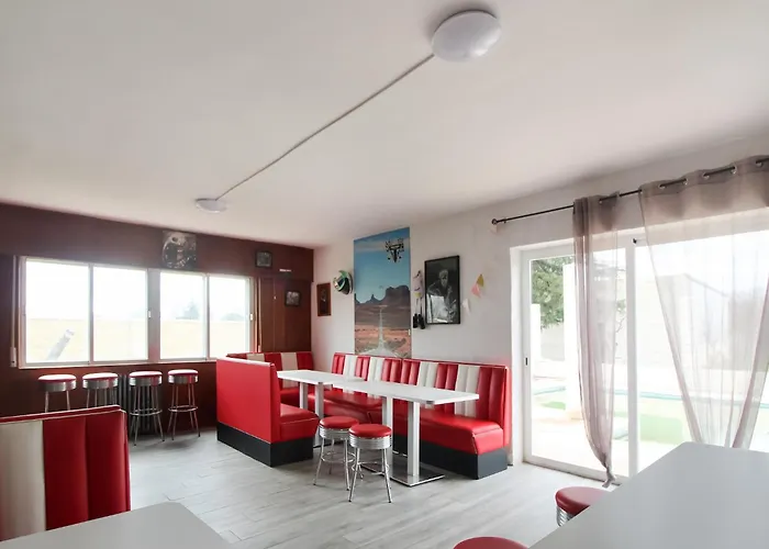 Villa In Villamuriel With Pool And Barbecue