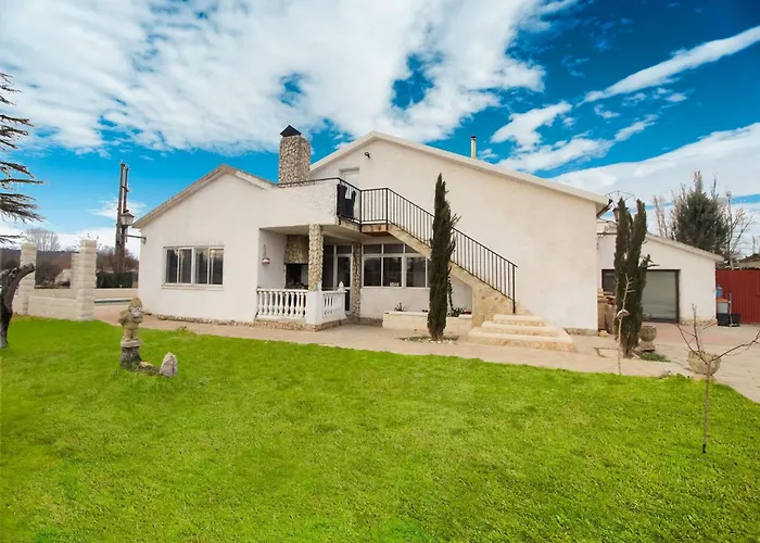 Villa In Villamuriel With Pool And Barbecue *