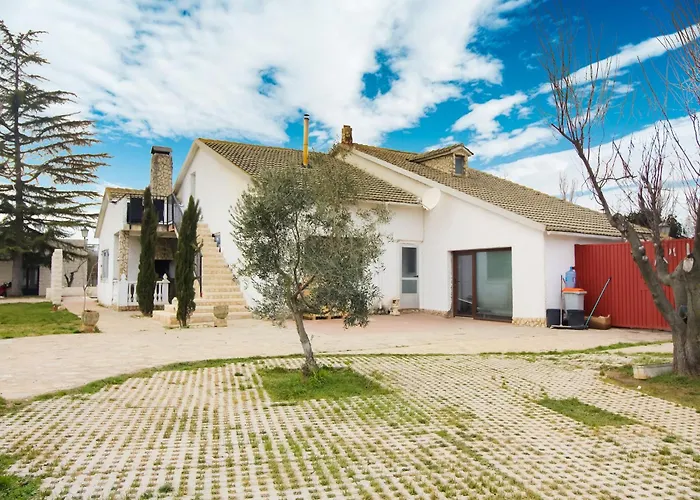 Villa In Villamuriel With Pool And Barbecue *