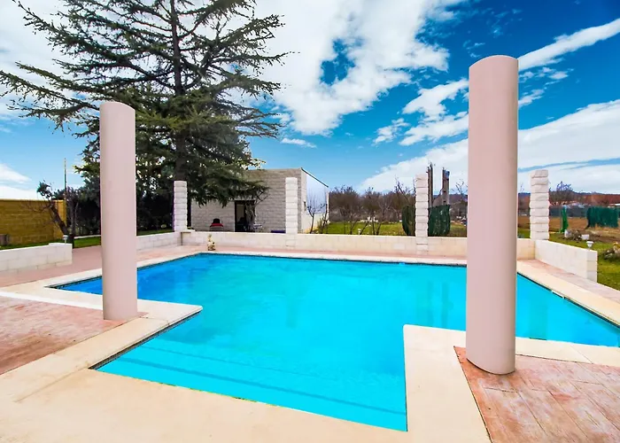 Villa In Villamuriel With Pool And Barbecue *