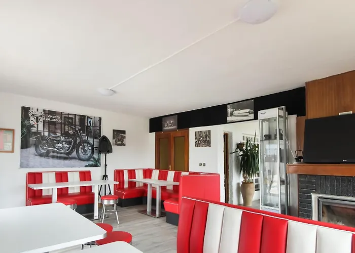 In Villamuriel With Pool And Barbecue Villa Villamuriel De Cerrato